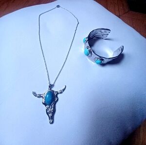 HOWLITE BRACELET (7.0") & BULL HEAD NECKLACE SET (20" L)